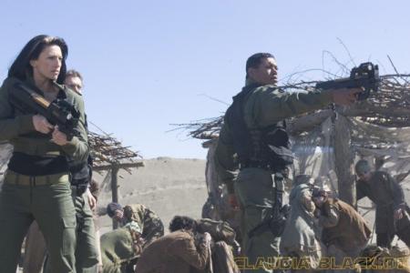Vala et Teal'c pret a l'assaut