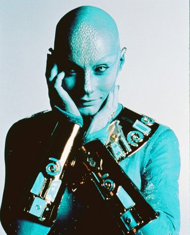 Et même en bleu elle est magnifique...j'aimerais bien avoir les même yeux qu'elle...